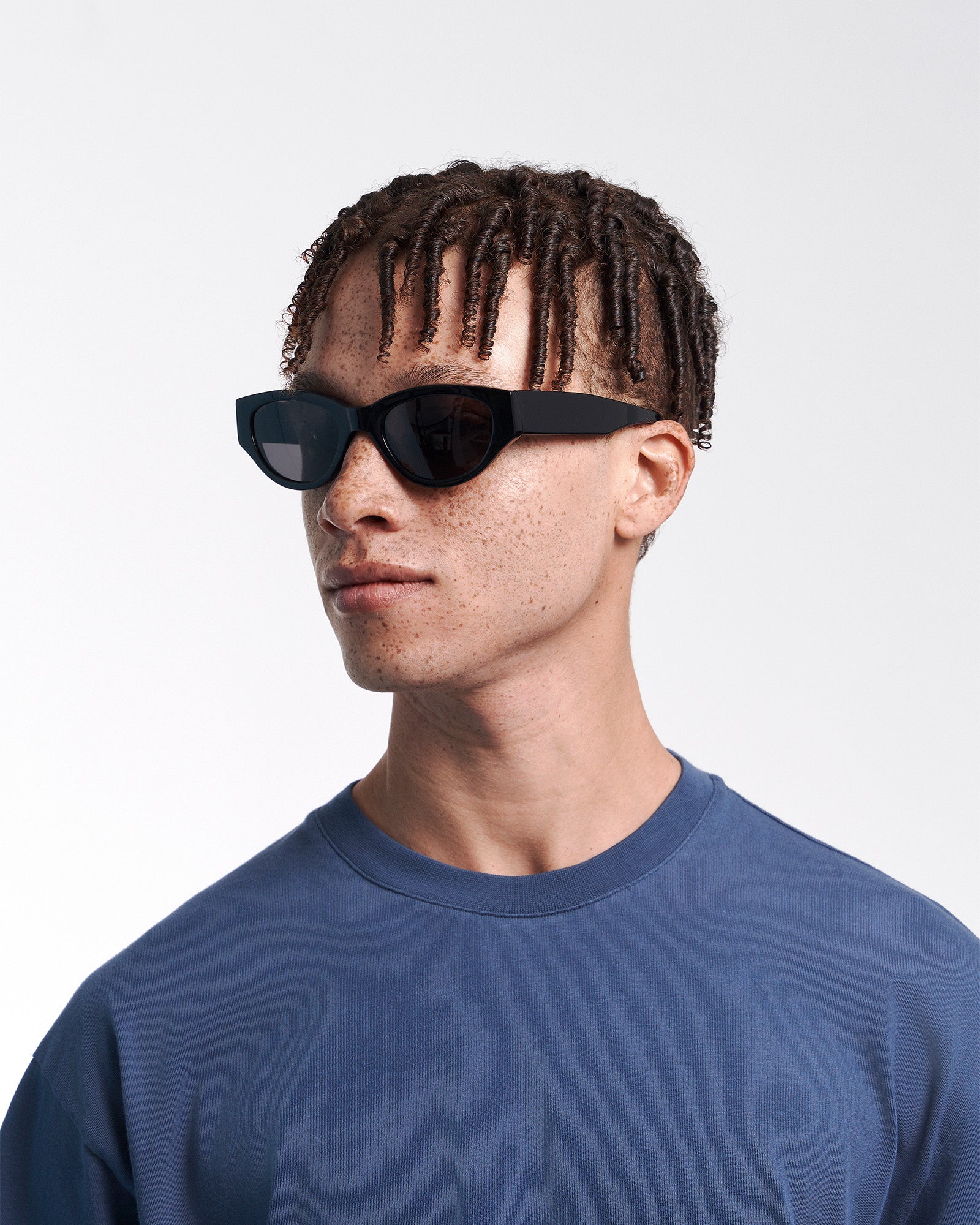 Sunglass 16 - Deep Black Solid - Lavender