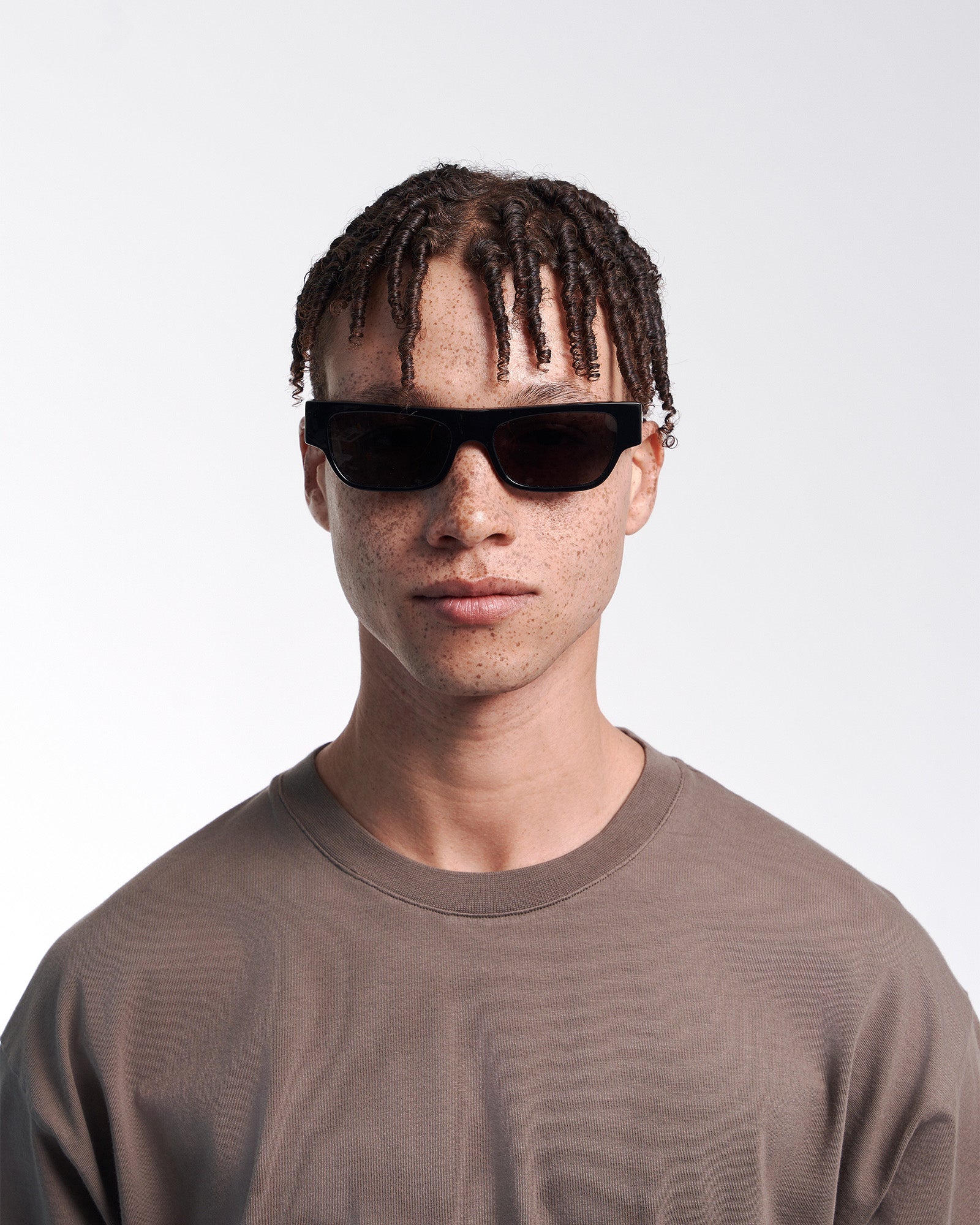 Sunglass 04 - Deep Black Solid - Lavender